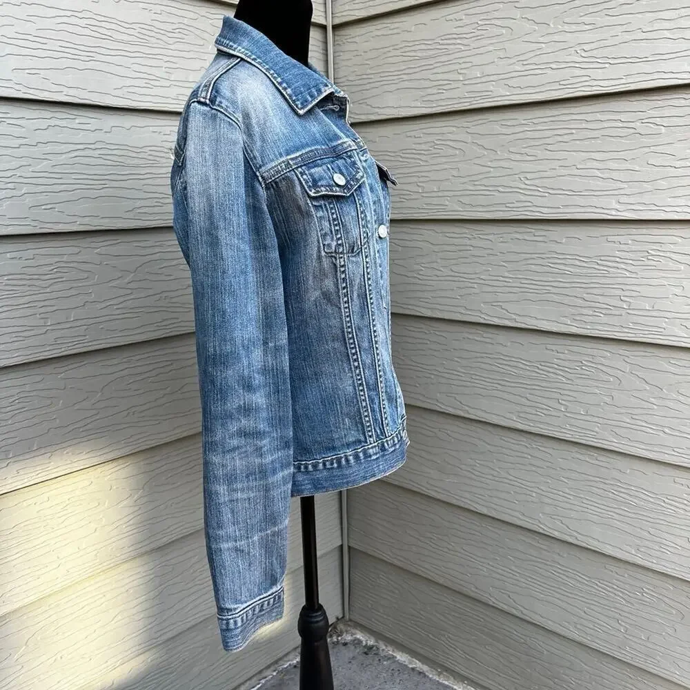 Gap -Gapstretch, Women’s size M, Denim Truckers Jacket, Medium -Light Wash.